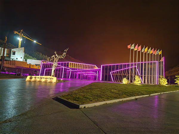 城市亮化是现代城市建设的重要组成部分,它不仅可以美化城市的夜景,还能提升城市的整体形象。随着科技的不断进步,城市亮化也得到了更多的关注和创新。本文将介绍一些关于城市亮化的创意和技术,帮助读者了解城市亮化的重要性以及如何进行天祝城市亮化的规划和实施。 城市亮化是现代城市建设的重要组成部分,它不仅可以美化城市的夜景,还能提升城市的整体形象。随着科技的不断进步,城市亮化也得到了更多的关注和创新。本文将介绍一些关于城市亮化的创意和技术,帮助读者了解天祝城市亮化的重要性以及如何进行天祝城市亮化的规划和实施。